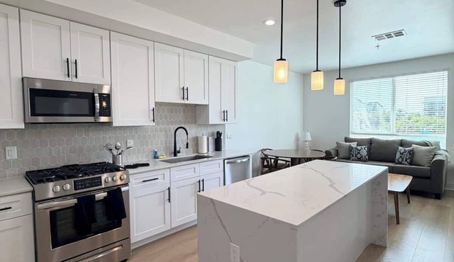 Fully Furnished 1BR San Diego w/Wi-Fi Parking