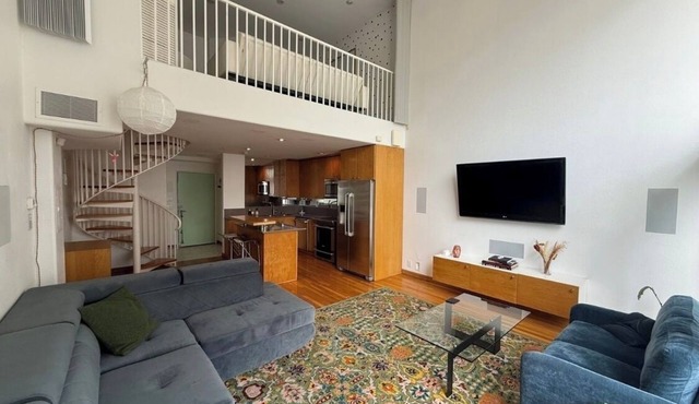 Gaslamp Loft - Charming 2-bedroom condo with WiFi, AC in delightful San Diego