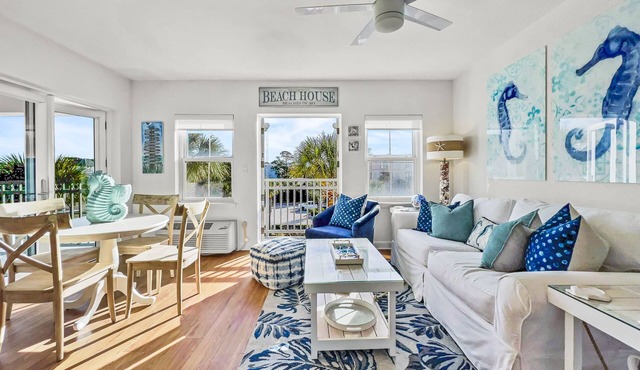 Golden On 30a 1 Bedroom Condo by RedAwning