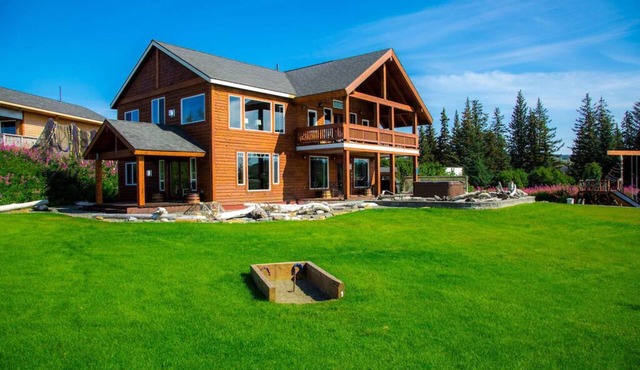 Gorgeous Home with Unobstructed Ocean & Mountain Views & Private Hot Tub!
