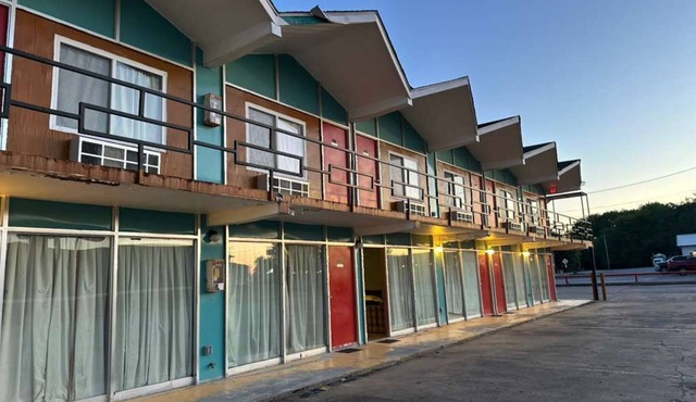 Gray Plaza Motel Benton Rend Lake I-57