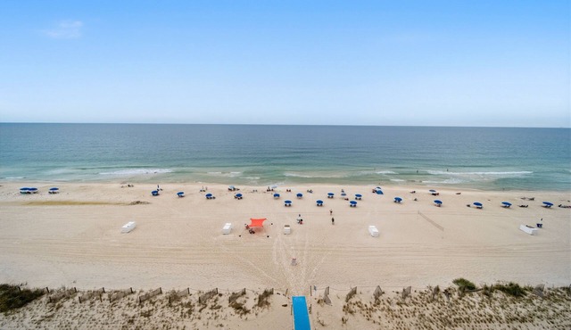 GULF BEACH FRONT, ‘Beach Chic' Crystal Shores-806, ON THE WATER!