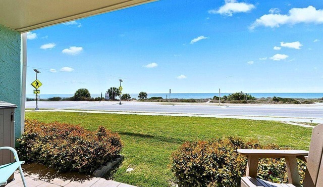 Gulf Front Condo in Laguna Beach, Pool, Sleeps 6