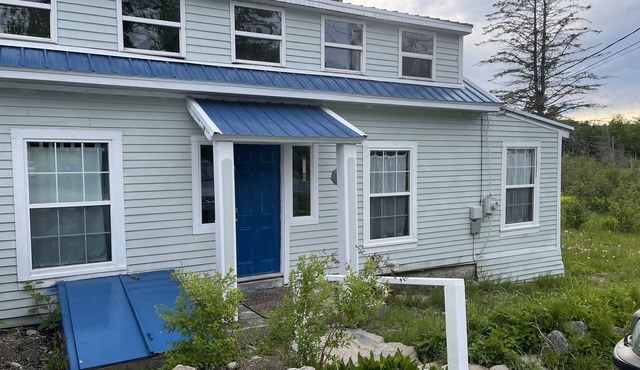 Historic cottage in seaside village of Searsport. Pet friendly!