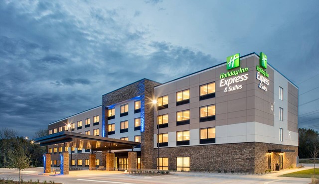 Holiday Inn Express & Suites East Peoria - Riverfront by IHG