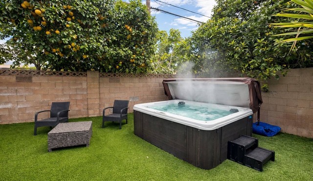 Home W/2 King Beds, Jacuzzi, EV ch. & Ping-pong!