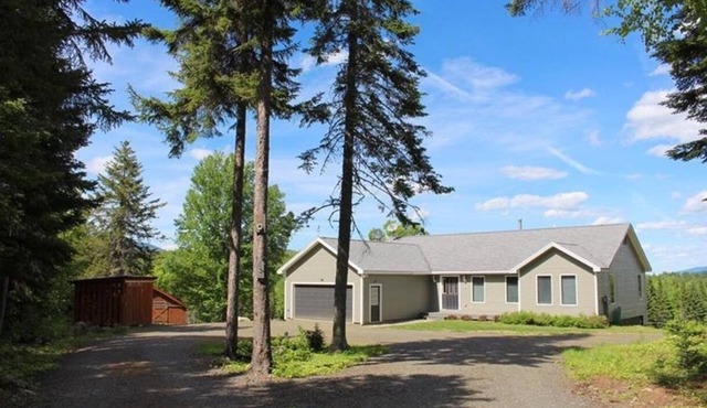 Homestead North - Spacious Home on Snowmobile Trails with Panoramic Views