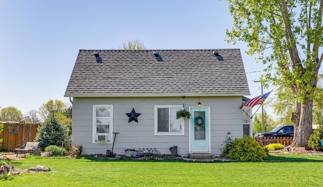 Hot Tub & Yard! Pet-Friendly Middleton Hideaway