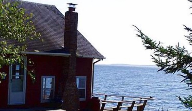 House At The Point - Rustic Cottage on Ocean's Edge