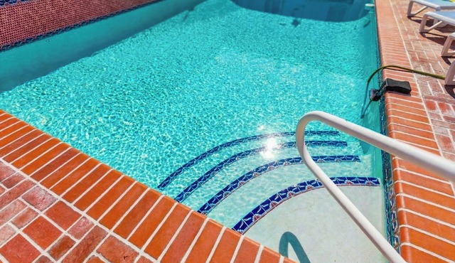 Huge 6-BDR Villa with Pool