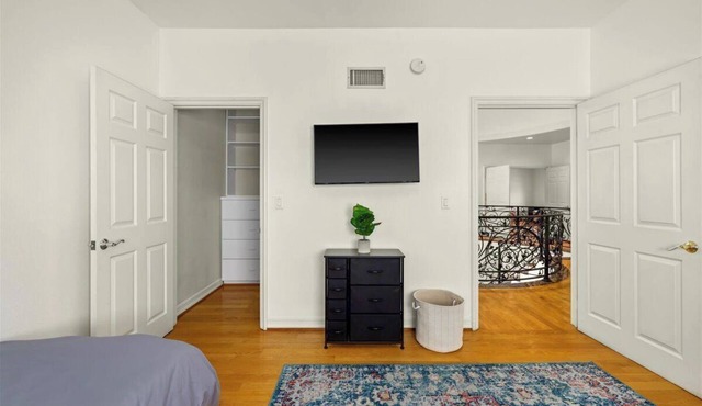 Huge Estate in ShermanOaks!Perfect for Staycation!