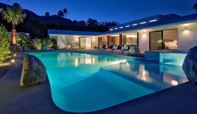 Huge Lux Private Estate- Best location, Gourmet kitchen, Pickleball, Pool, Spa