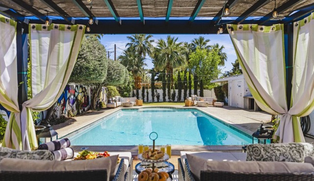 Iconic Vegas Villa : Heated Pool| Movie Room