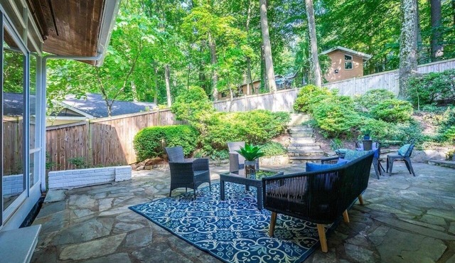 INAUGURATION. Special 4BR at private lake. A short drive but world away from DC.