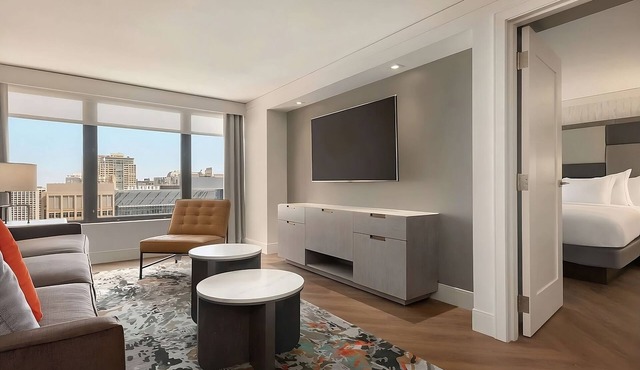Indulge in Home Like Comfort! Parking, Onsite Pool, Close to Navy Pier