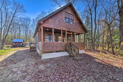 Inviting Webb Lake Cabin w/Mountain Views