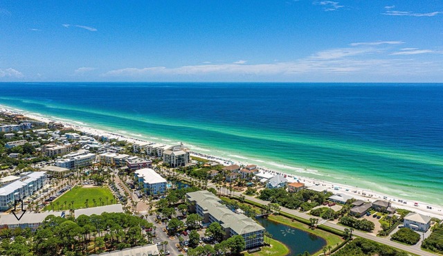 Island Breeze at Gulf Place, large townhome, FREE golf cart with 7 night stay!