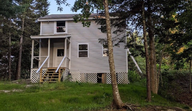 Jameson Point Cottage in Scenic Friendship, Me