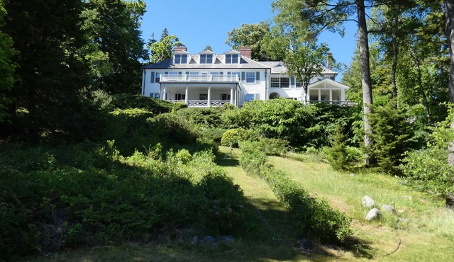 July week available! Stunning Northeast Hrbr Cottage with beach, close to town.