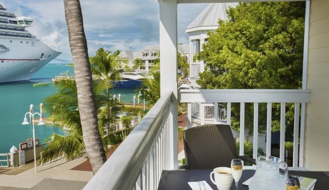 Key West Studio Charming resort with WiFi, AC, fitness room