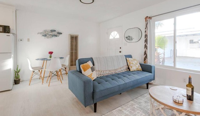 King Suite - Steps to Beach & Close to Pier