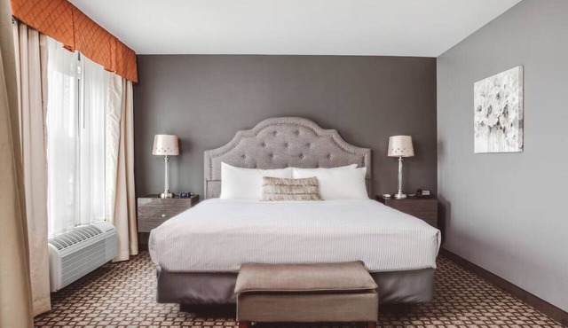 Laid-Back Comfort w/Firepits, Books, Gym & Morning Breakfast Buffet