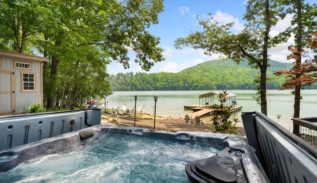 Lake Front, Mtn view, Dock, Hot Tub, Game Room, Fire pit, Canoe, Paddle boards