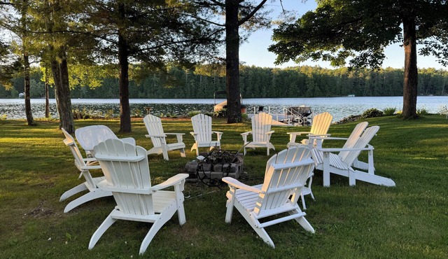Lakefront 3 bedroom pet friendly on Messalonskee. Relax, rejuvenate, and restore