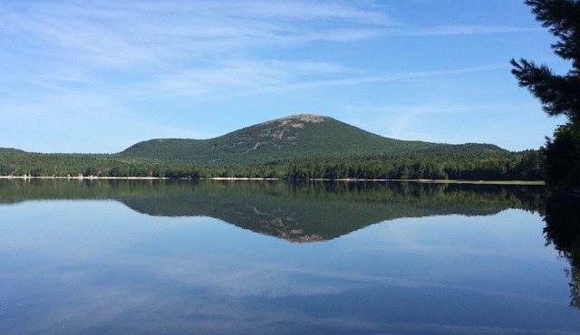 Lakefront cottage near Acadia and Bar Harbor