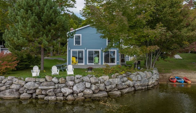 Lakefront home: beach + screened porch near Acadia