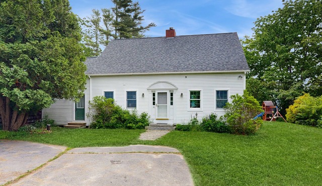 Lakefront home with large yard, screened porch & amazing views