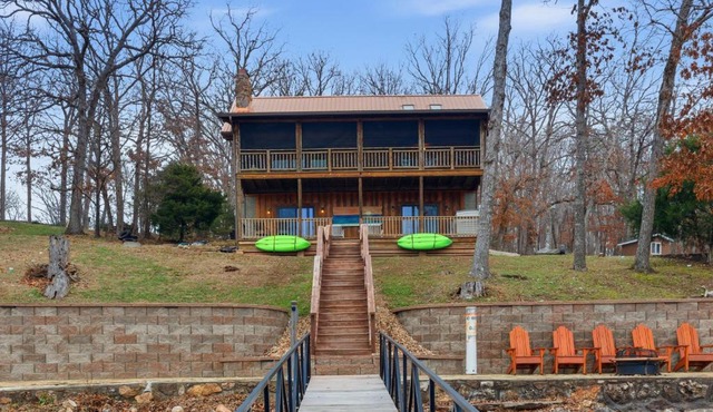 Lakefront Log Cabin with Private Dock, Two Decks & Cozy Comfort at 35mm in Sunrise Beach