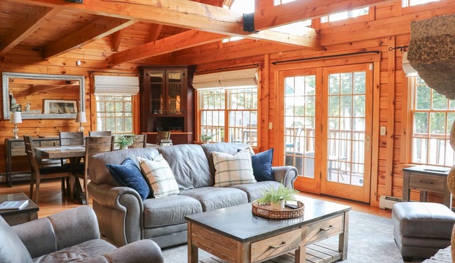 Lakeside Cabin Retreat: Waterfront, Near Colby College, Waterville & Augusta