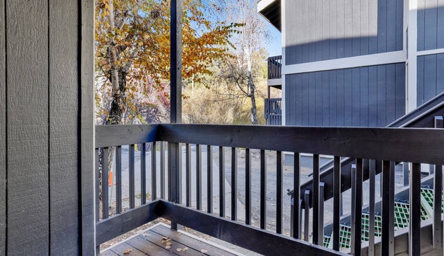 Lakeside Retreat~ Walk to Lake ~ Condo~Boulder Bay