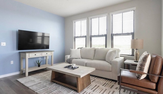 Landing | Chic 2BD, Clubhouse, Game Room