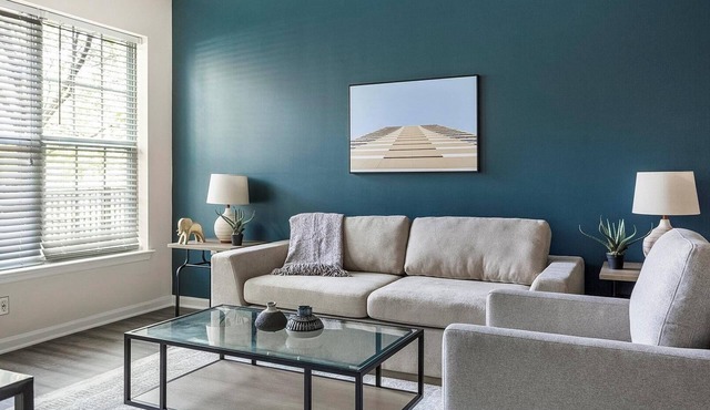Landing | Stunning 2BD, Gym, Clubhouse
