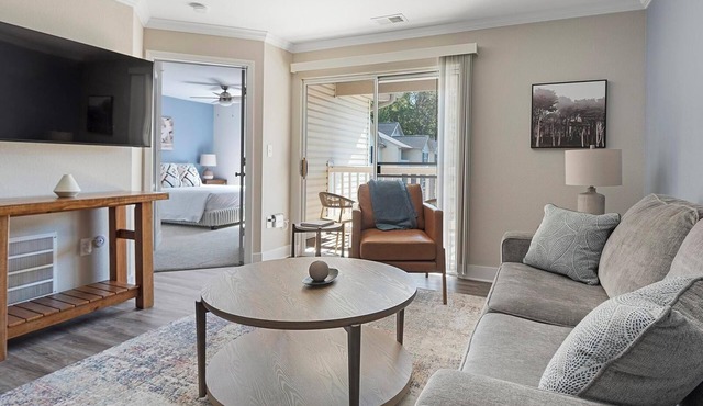 Landing | Stunning 2BD, Clubhouse, Pool