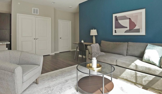 Landing | Stylish 1BD, Pool, Clubhouse