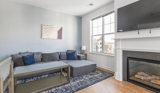 Landing | Stylish 2BD, Gym, Pool