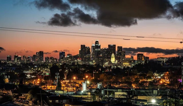 Large Home w/Views of DTLA Sleeps 8 Golf/Spa/Fire