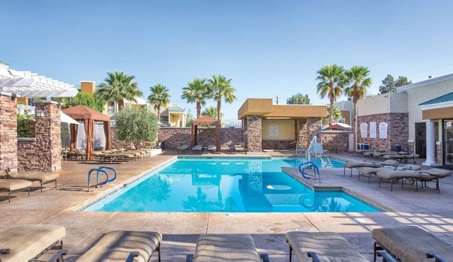 Las Vegas | Group Vegas Retreat | Pool + Strip | 2BR