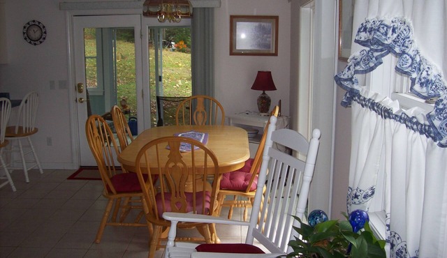 Light Oak Leaf Cottage