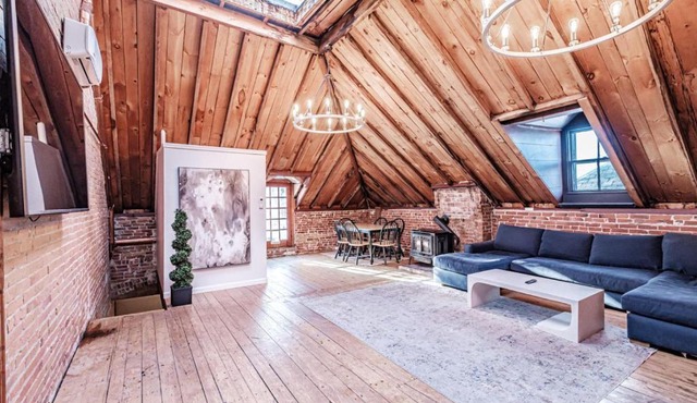Lofty Ambition - Stunning West End Rooftop Retreat