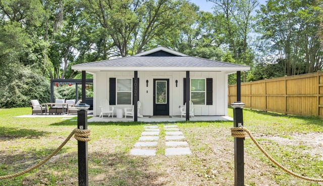 Love Shack in Foley/Hot Tub/Modern Cozy