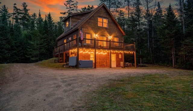 Lovely 3-bedroom chalet in Bethel with hot tub