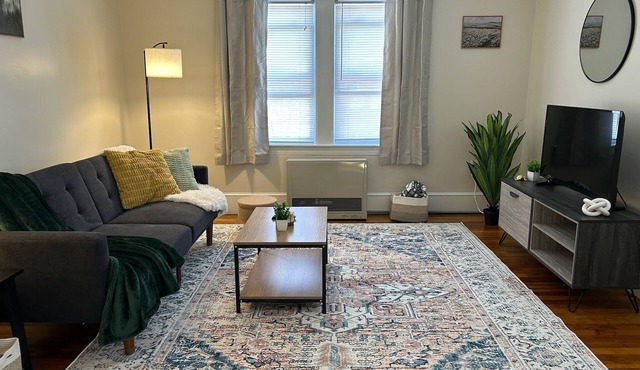 Lovely apartment in Brunswick, 2 mins to Bowdoin & Amtrak