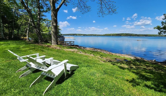 Lovely Waterfront Cottage with Great Views, Sunsets
