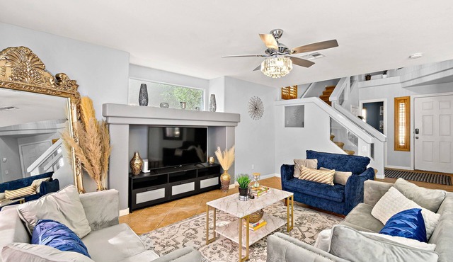 Luxe 3 Bedroom Home with optional Heated Pool 🌊 6Mi to LV Strip!💫✨