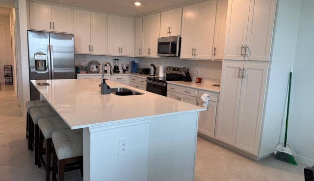 Luxurious 2/bed, 2/bath condo in beautiful golf community