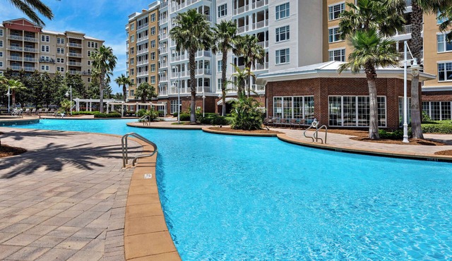 Luxurious bayfront condo in a gated resort with an amazing pool & hot tub